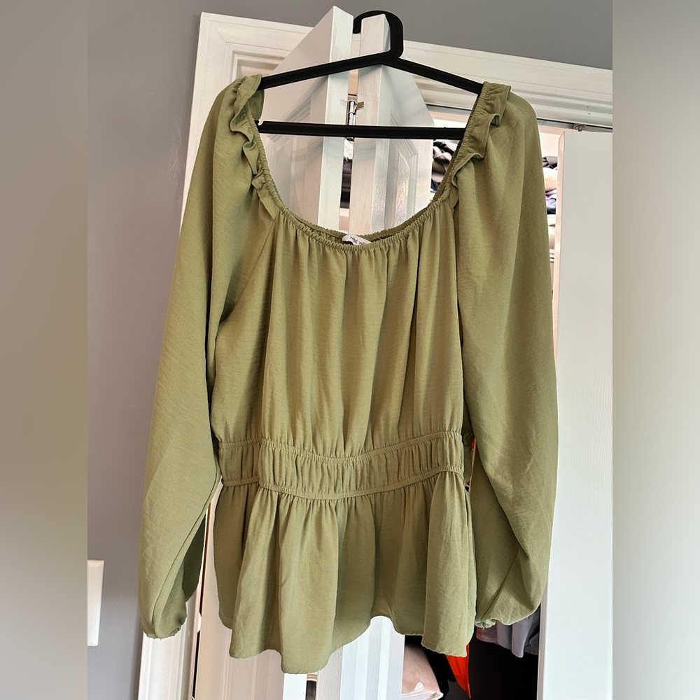 Nine West top - like new condition